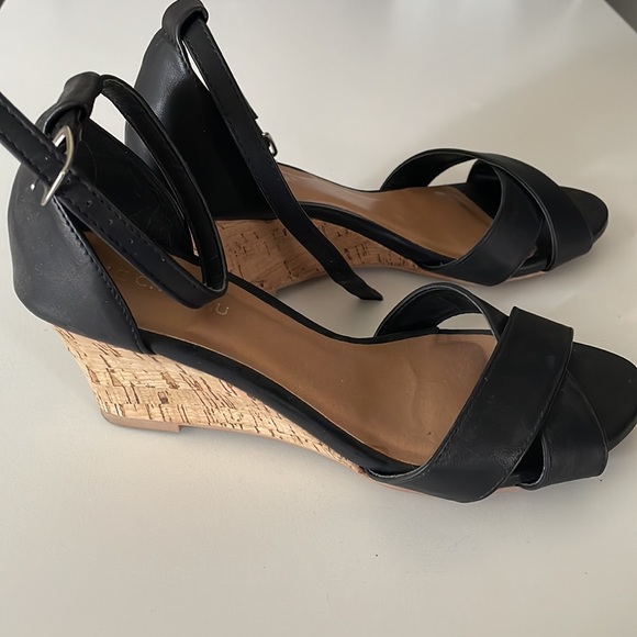 Le Château wedges - Picture 2 of 3